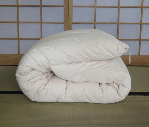 Organic futon pe tatami cu shoji in spate